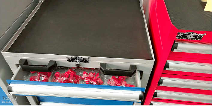 同一系列掛鉤有序存于工具柜內，不易丟失