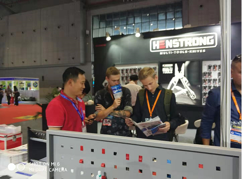 工具柜廠家天金岡上海五金展受到無(wú)數(shù)外國(guó)友人青睞