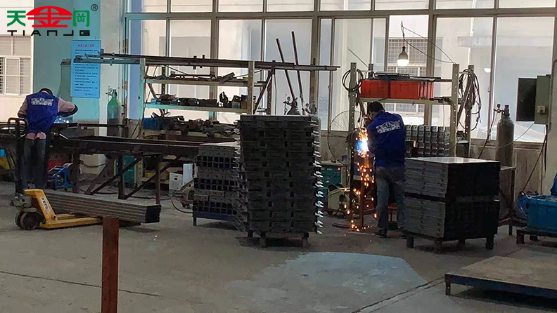 工具柜廠家天金岡向客戶360度全程展示生產全過程！