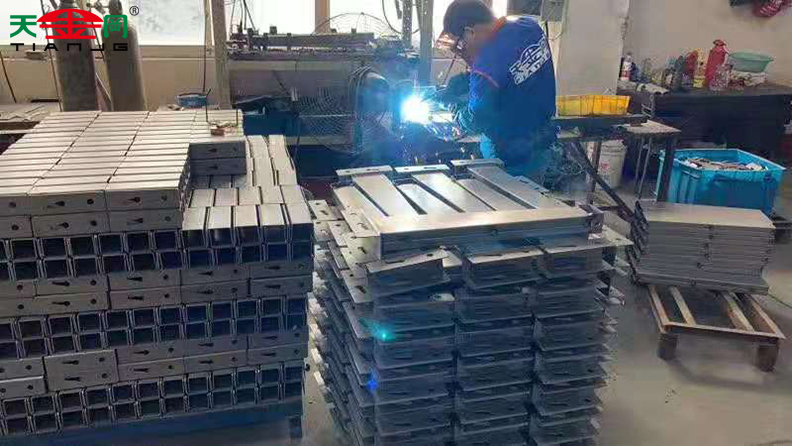 工具柜廠家天金岡生產過程一角