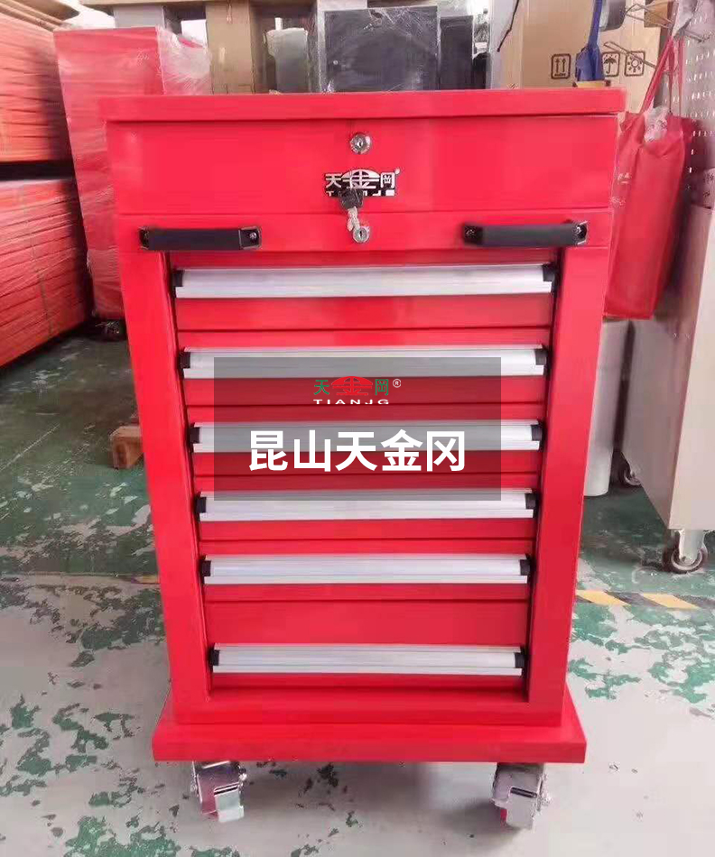 昆山天金岡年產(chǎn)17000臺(tái)鉗工工具柜，每一臺(tái)柜子的出庫(kù)都是用了心，認(rèn)了真的