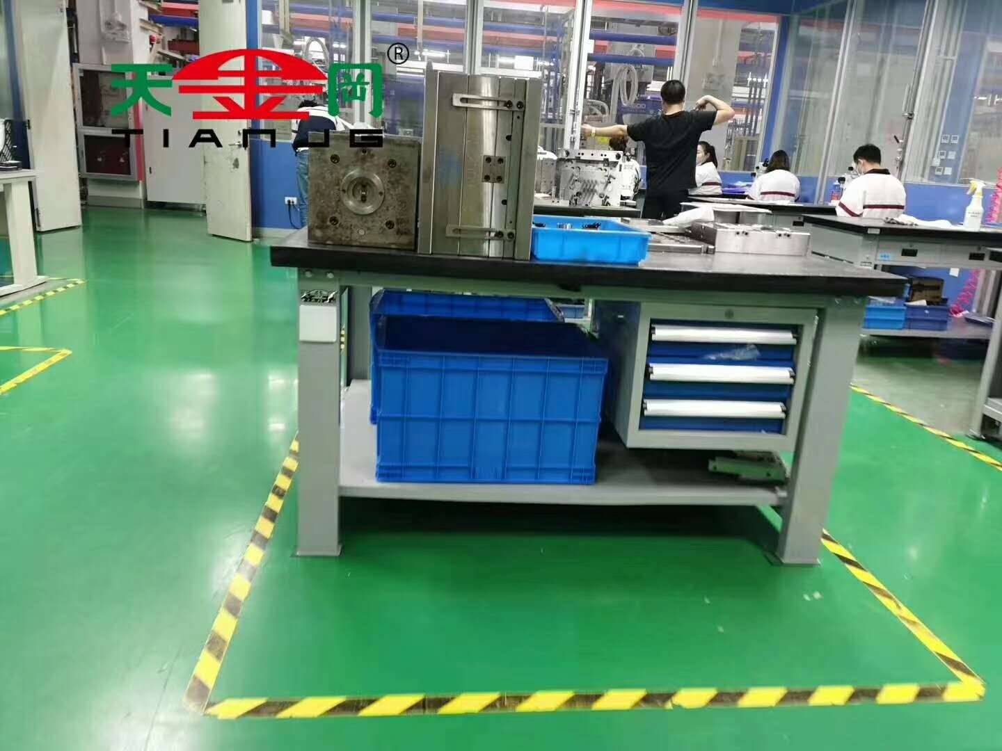 鉗工工作臺(tái)