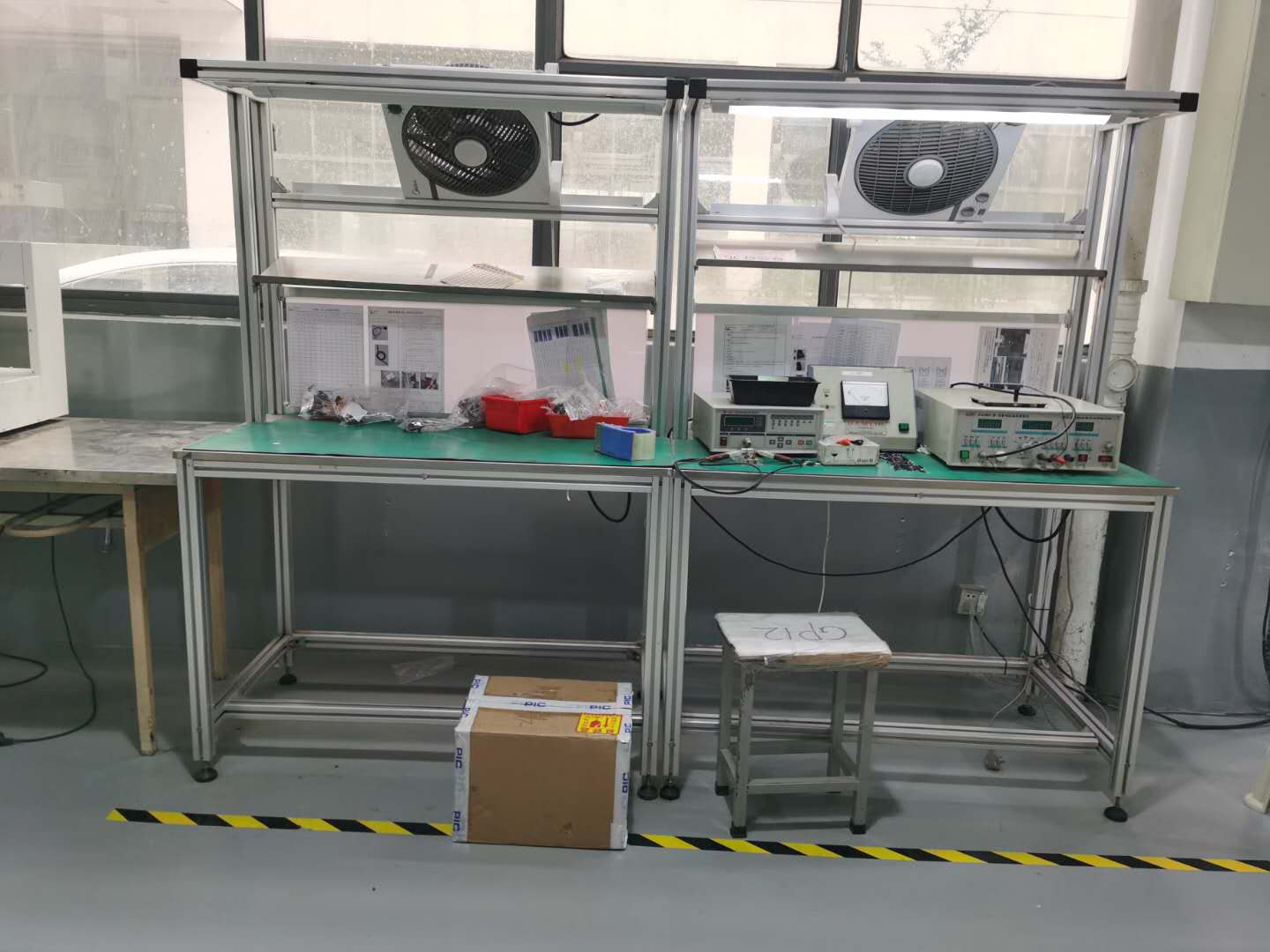 實(shí)驗(yàn)室工作臺(tái)