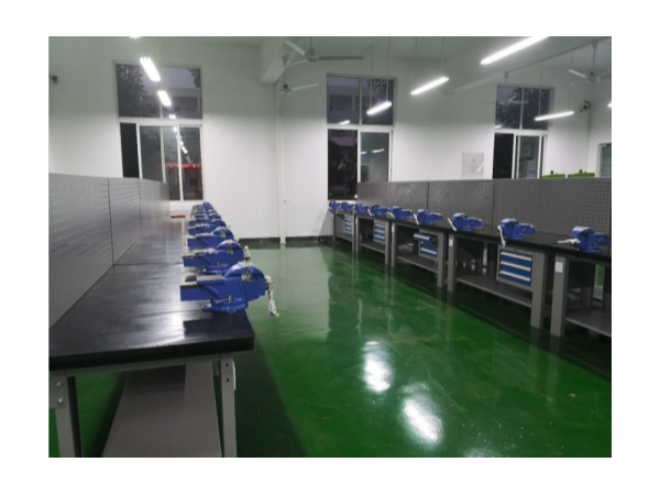 老虎鉗工作桌哪里找，品質廠家，堅固耐用【天金岡】