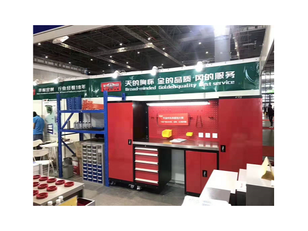 工具柜廠家天金岡參展上海國(guó)際五金展第一天，人氣爆棚！