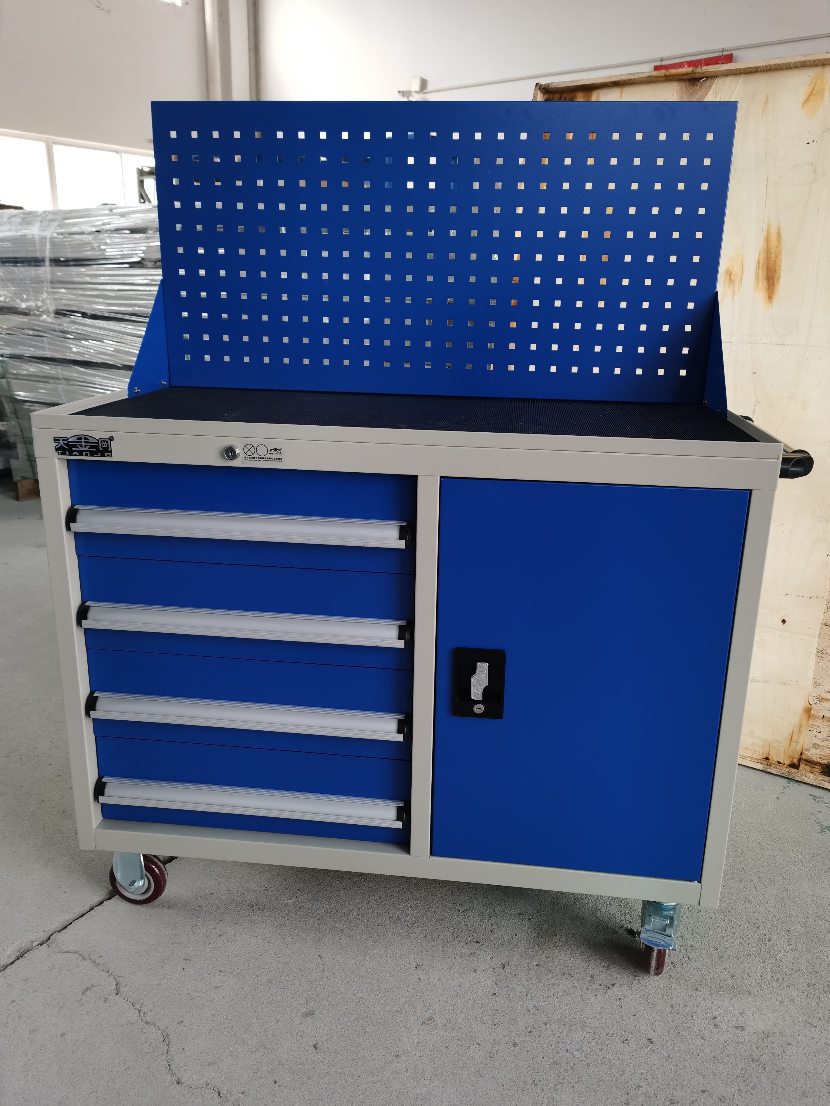 刀具行業(yè)工具車