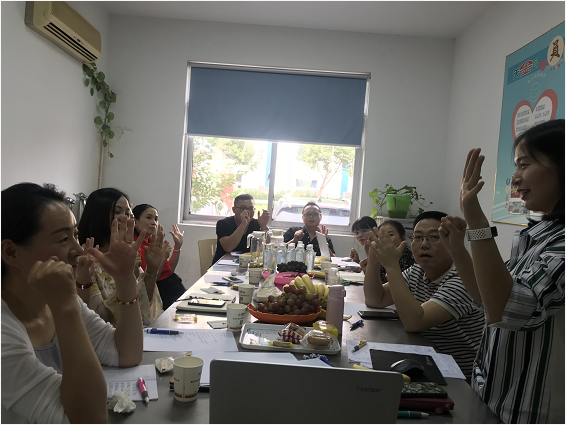 工具柜廠家天金岡與禧誠網商會外貿家人做環保手指操