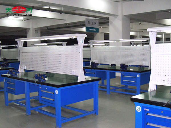 不銹鋼工作桌多少錢